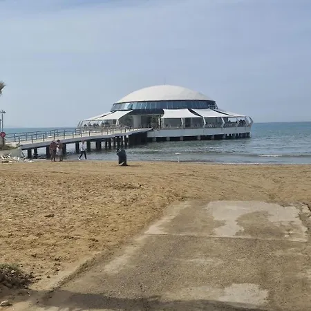 Spacious And A Balcony 2 Min From The شقة