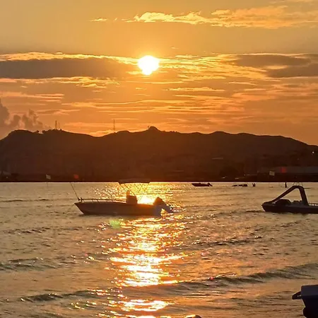 Spacious And A Balcony 2 Min From The דירה