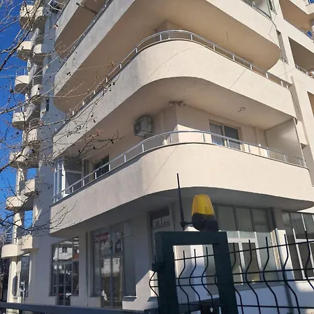 Apartman Spacious And A Balcony 2 Min From The