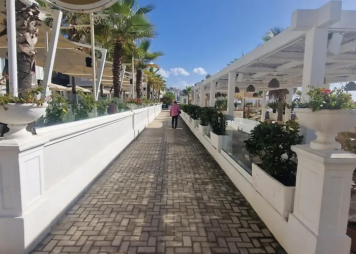 公寓 Spacious And A Balcony 2 Min From The