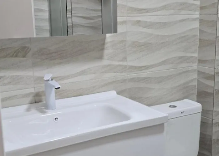 Spacious And A Balcony 2 Min From The Durrës