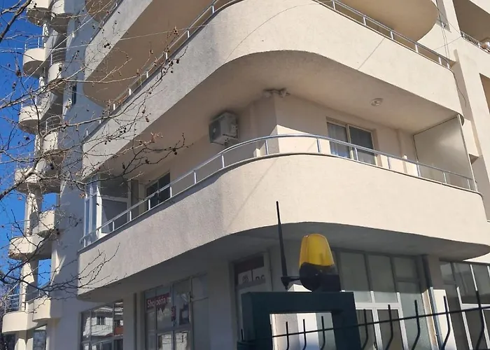 公寓 Spacious And A Balcony 2 Min From The